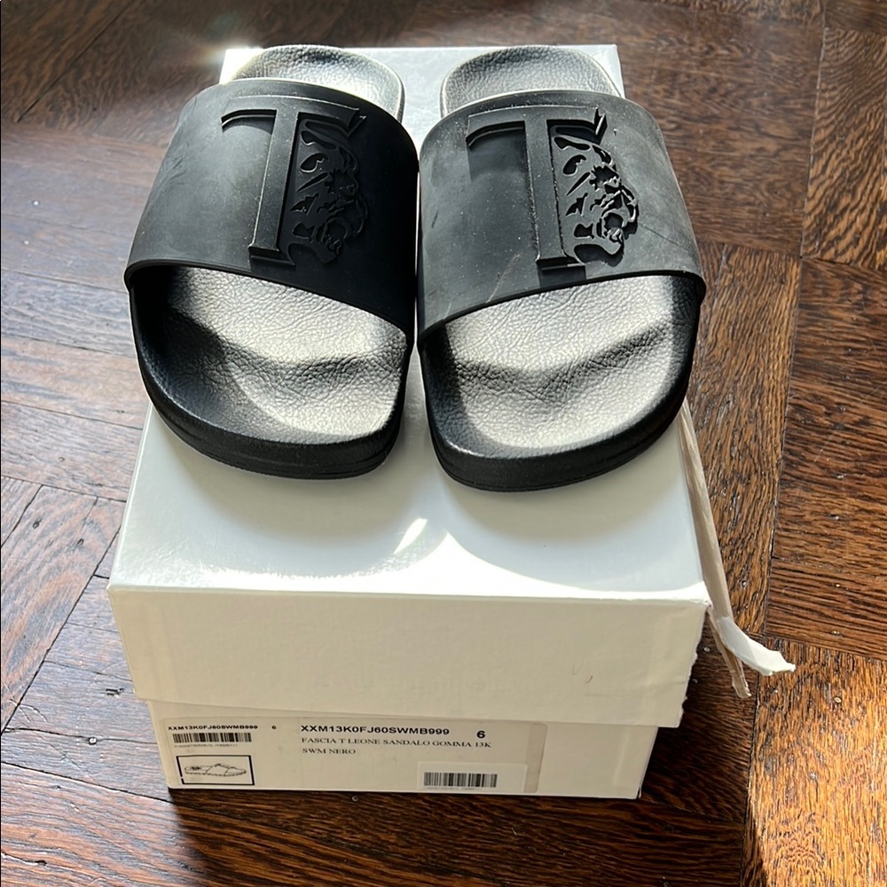 Tod’s Black Slide Sandals with Open Toe Design and Comfortable Footbed